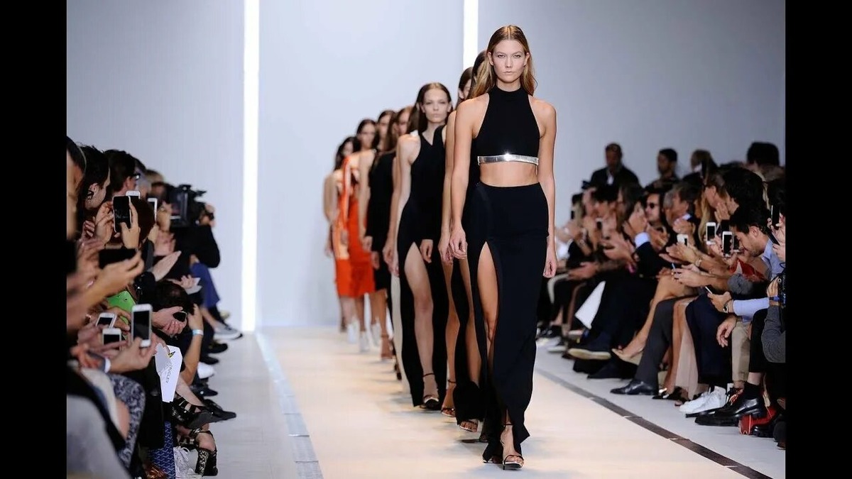 Может у них вообще только подиум и не будет возможности общаться 😳