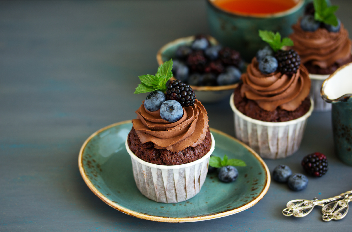 Капкейки можно предлагать как самостоятельный продукт или в подарочном боксе с тортом — например, в сочетании с бенто-тортом