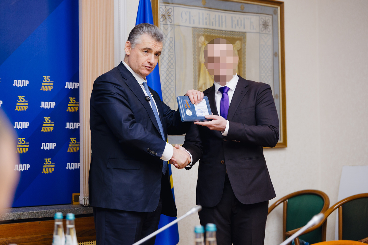 Леонид Слуцкий вручил награды «За освобождение Донбасса и Новороссии» бойцам СВО, участвовавшим во взятии Авдеевки