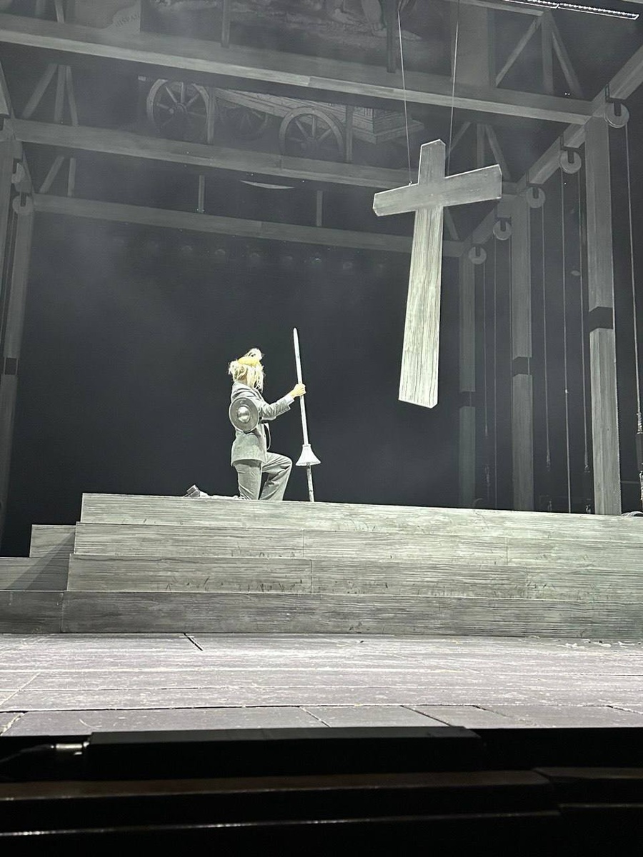 Сцена из спектакля «Дон Кихот». МХТ имени А.П. Чехова, Большая сцена. Фото автора.