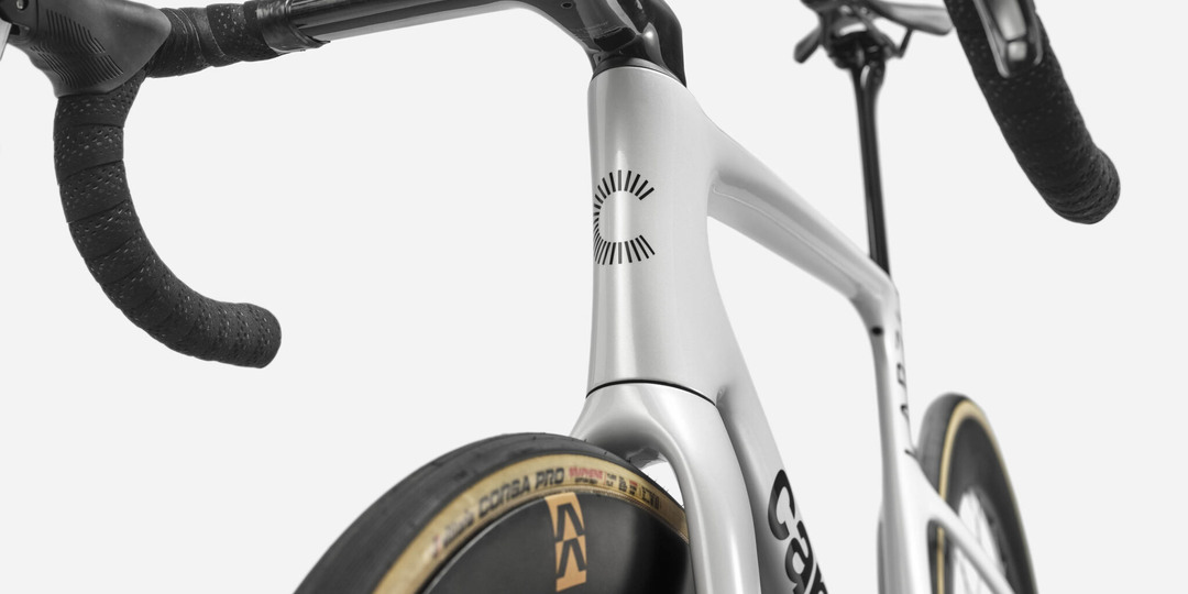 Cannondale представили обновлённый SuperSix Evo - легче, быстрее, агрессивней, но всего понемногу