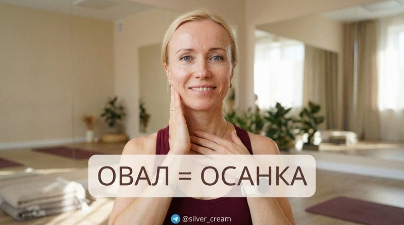 Молодая женщина начинает делать аюрведический массаж лица по точкам и не только