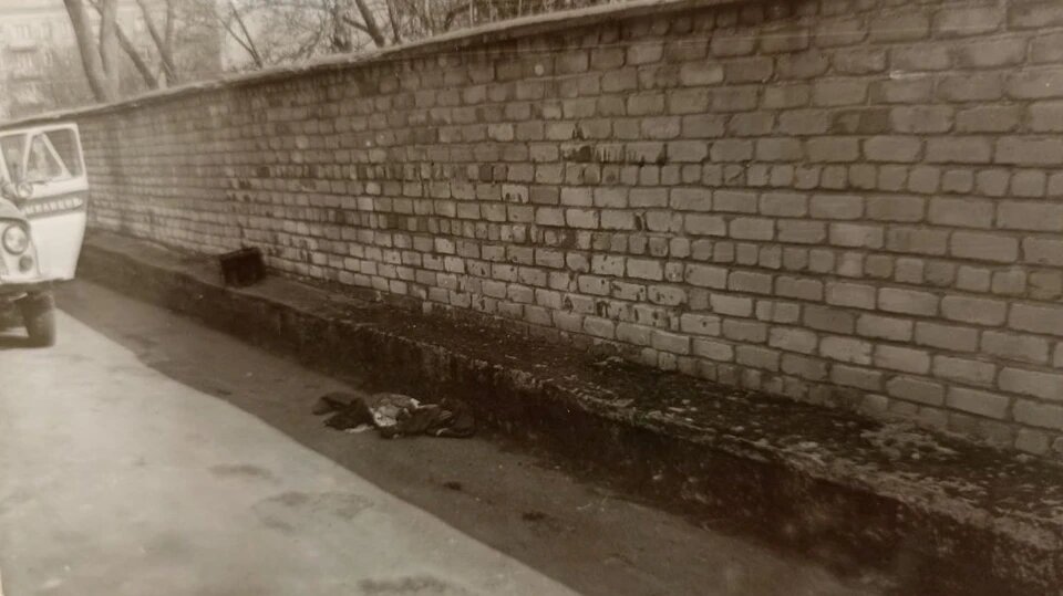 Одежду жертвы преступник бросил на территорию зверинца. Фото: из материалов уголовного дела