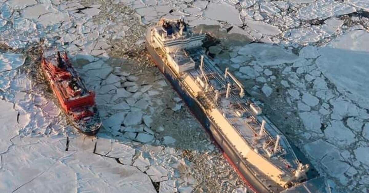 Танкер и ледокол.  фото6 яндекс.