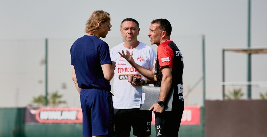    Главный тренер сборной России Валерий Карпин приехал в "Спартак" поговорить с наставником красно-белых Хуаном Карлосом Карседо. Фото: ФК "Спартак"