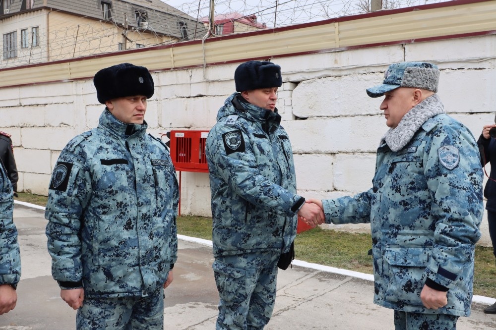    Юрий Арсентьев наградил нижегородских полицейских в Дагестане