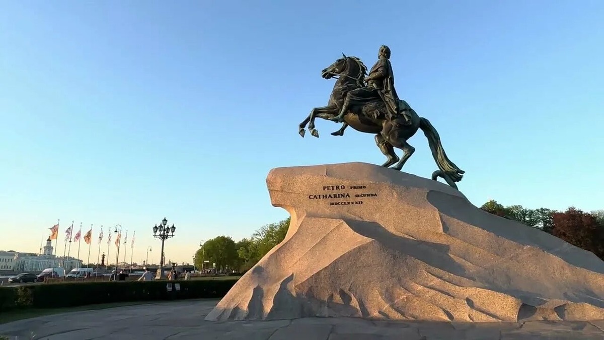 Памятник Петру Первому.