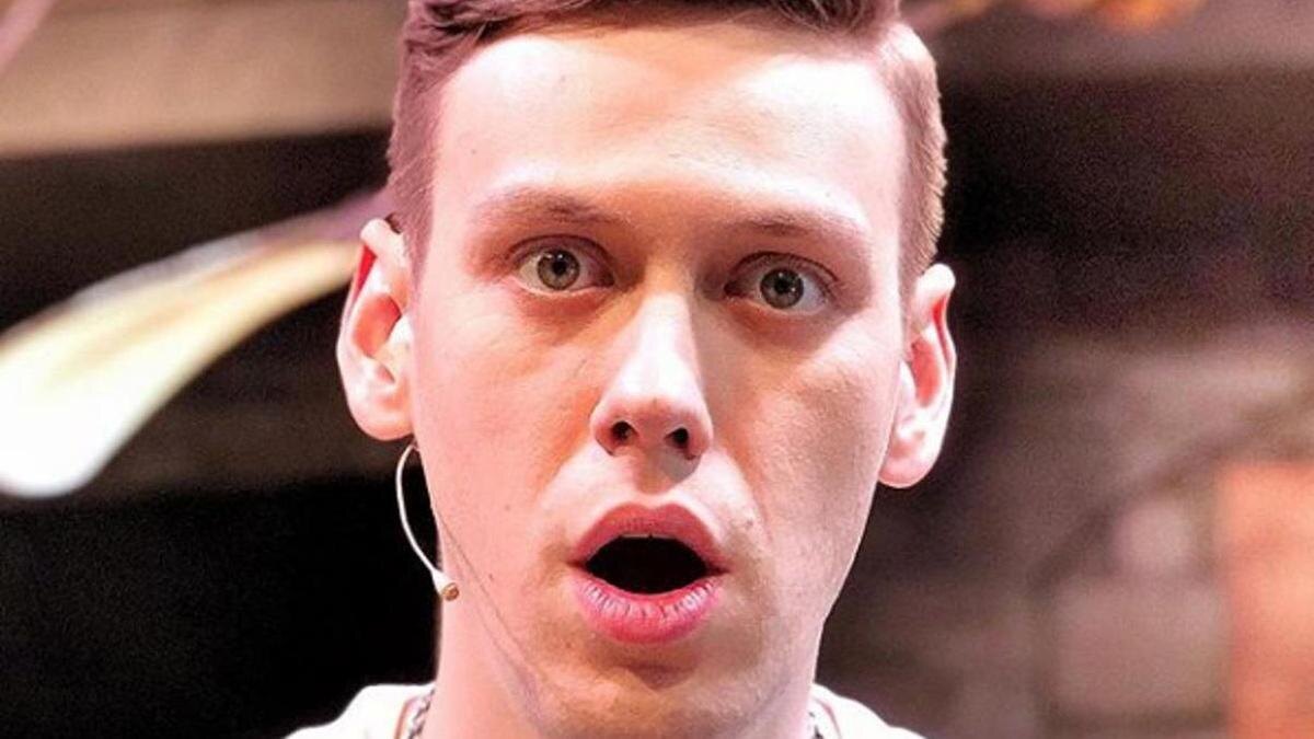 Антон Андреевич Шастун — российский комик, телеведущий и ютубер. Известен как постоянный участник проектов «Импровизаторы», «Не спать» и «Comedy Баттл». Фото из доступных ресурсов интернета.