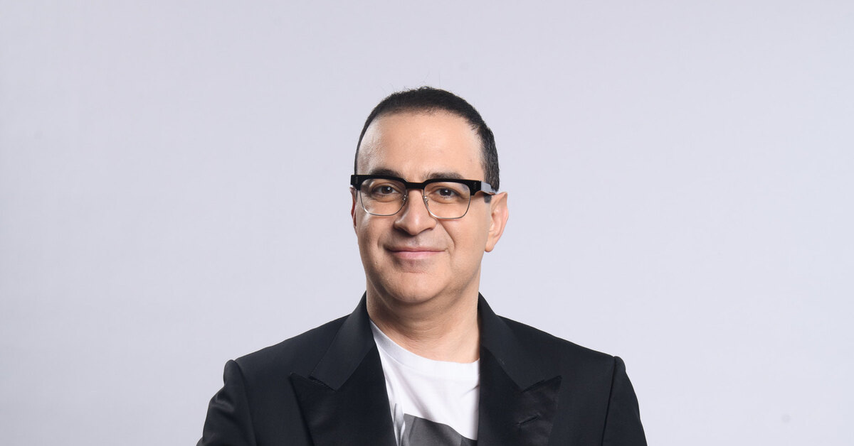 Гарик Юрьевич Мартиросян — армянский и российский актёр кино и телевидения, телепродюсер, шоумен, юморист, телеведущий, музыкант. Бывший участник КВН.