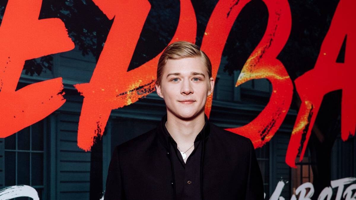    Актер Олег Савостюк сыграл в мелодраме «Первая» роль парня, чьи чувства сложно растопить лишь нежностью / Фото: Кинокомпания Хэштэг Медиа