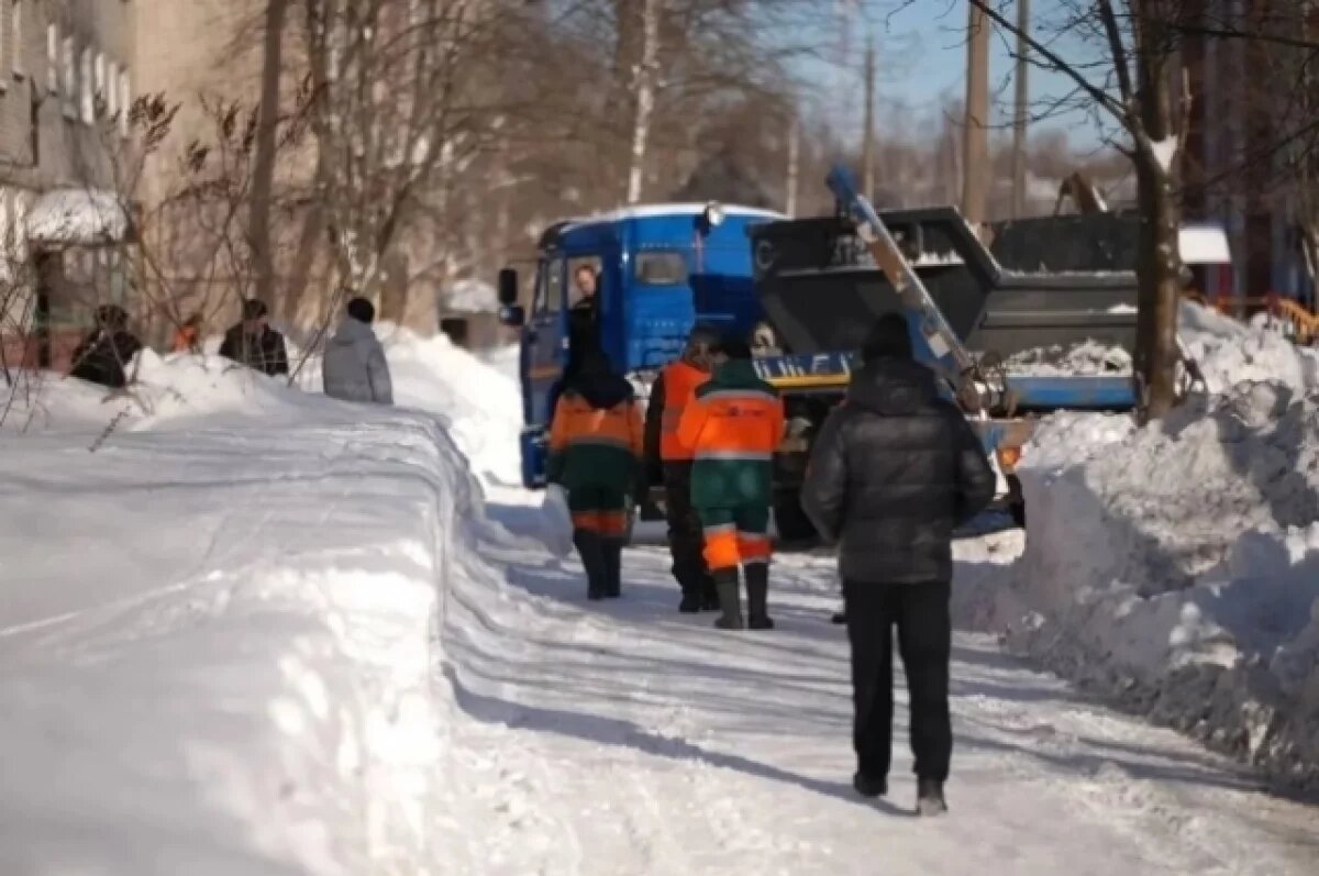    В Чебоксарах начались восстановительные работы после атаки БПЛА.