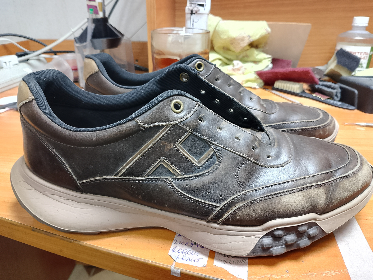 Ну хоть задняя часть обуви более менее живая.