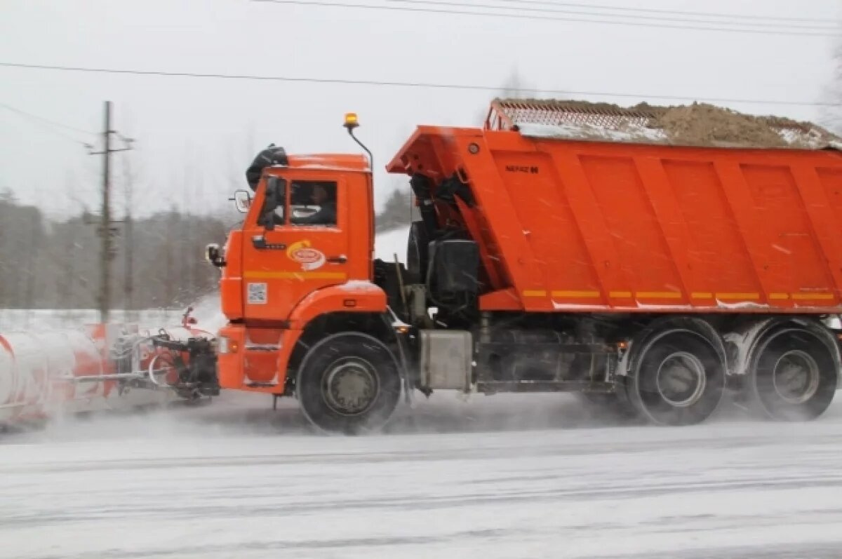    Дорожники Брянской области очистили от снега около 1700 км трасс региона