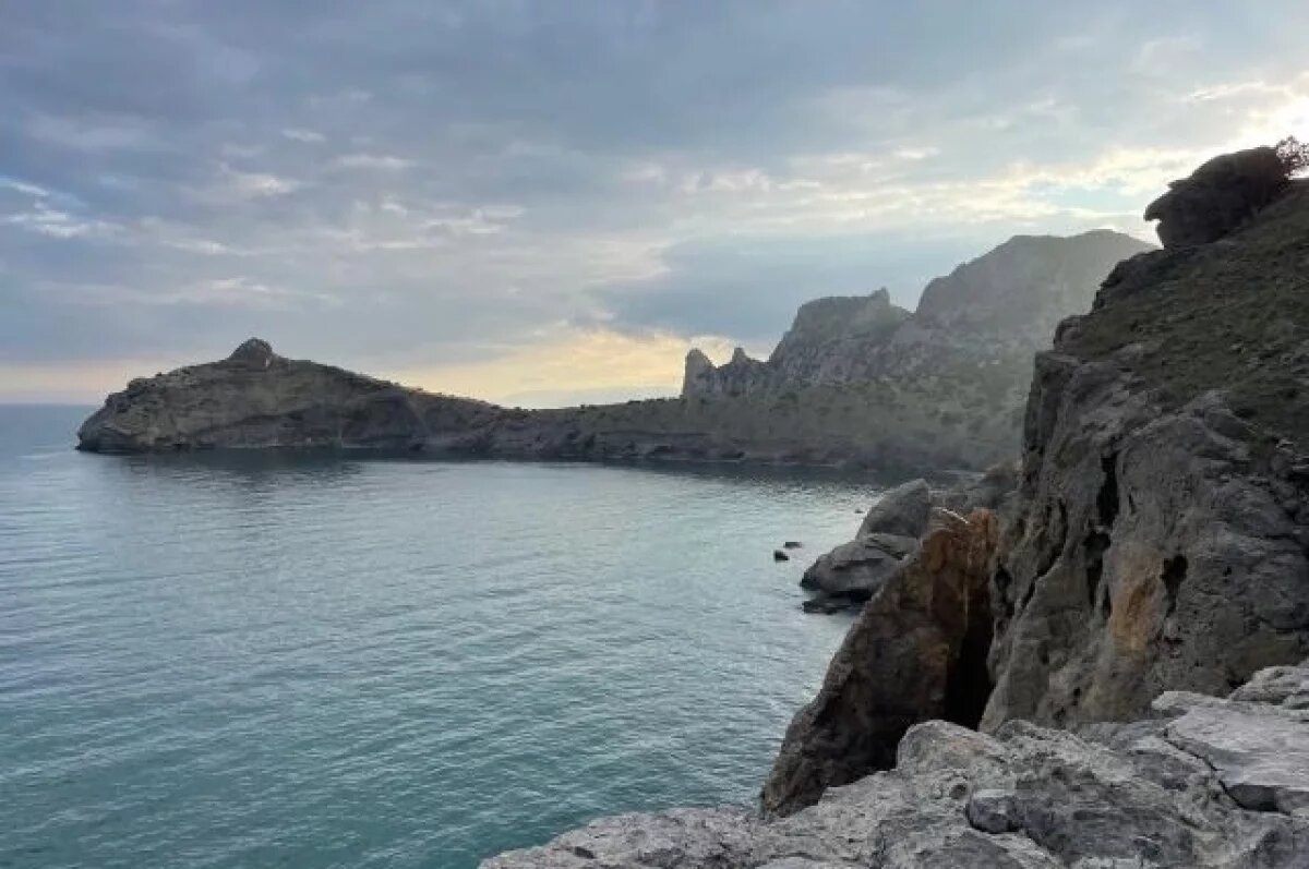    В Судаке после шторма обрушилась часть набережной