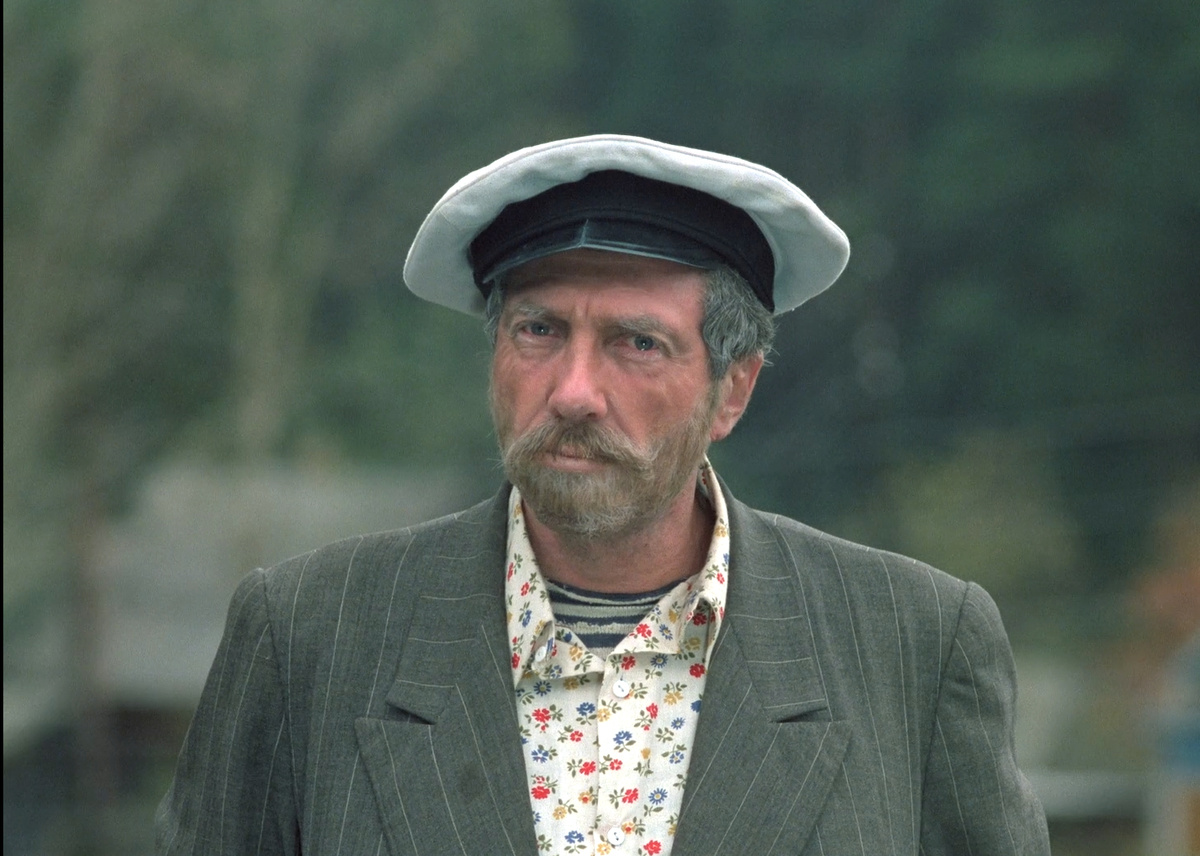 Кадр из кинофильма "Любовь и голуби", 1984 г., режиссер Владимир Меньшов, сценарист Владимир Гуркин, композитор Валентин Левашов (скриншот)