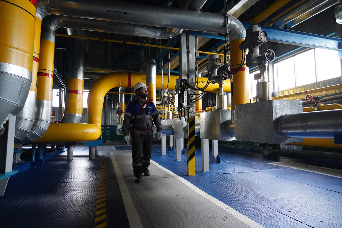 Юсуф Саттаров работает на Медвежьем месторождении уже 15 лет, продолжая дело своего отца