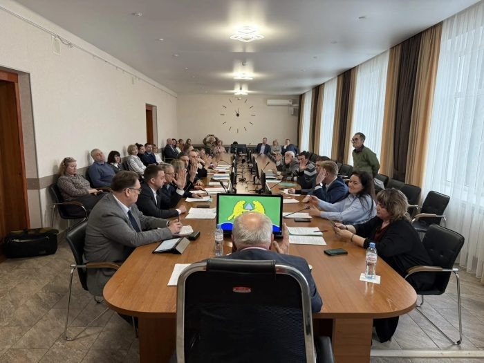 Фото администрации Искитима с сессии 18 февраля.