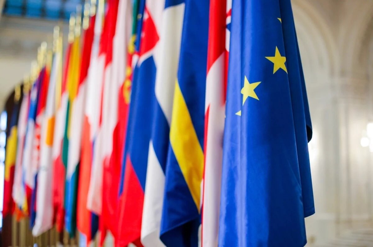    Многие страны ЕС до сих пор зависят от поставок российского сырья, которое они выкупают через третьи страны.