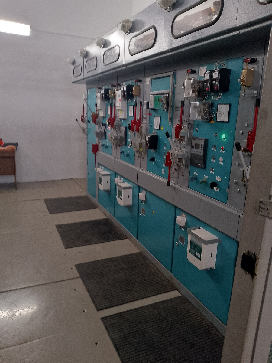 Это распределительное устройство 6000 вольт