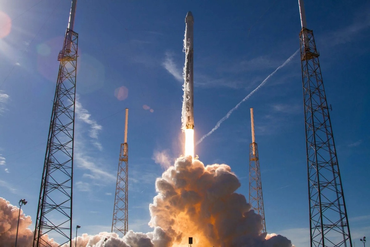    Экспериментальный спутник запустят на ракете Falcon 9 в октябре