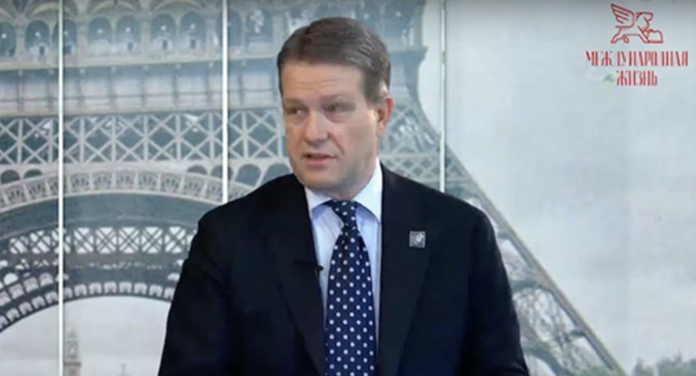 Денис фон Мекк в видеорепортаже журнала Международная жизнь о его поездке во Францию с целью проведения лекций о Чайковском в Париже, Ницце и других городах