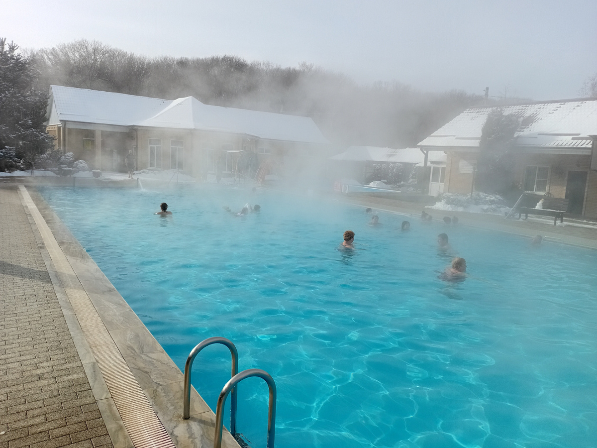 Бассейны удобны для плавания и водных забав и пользуются популярностью среди гостей