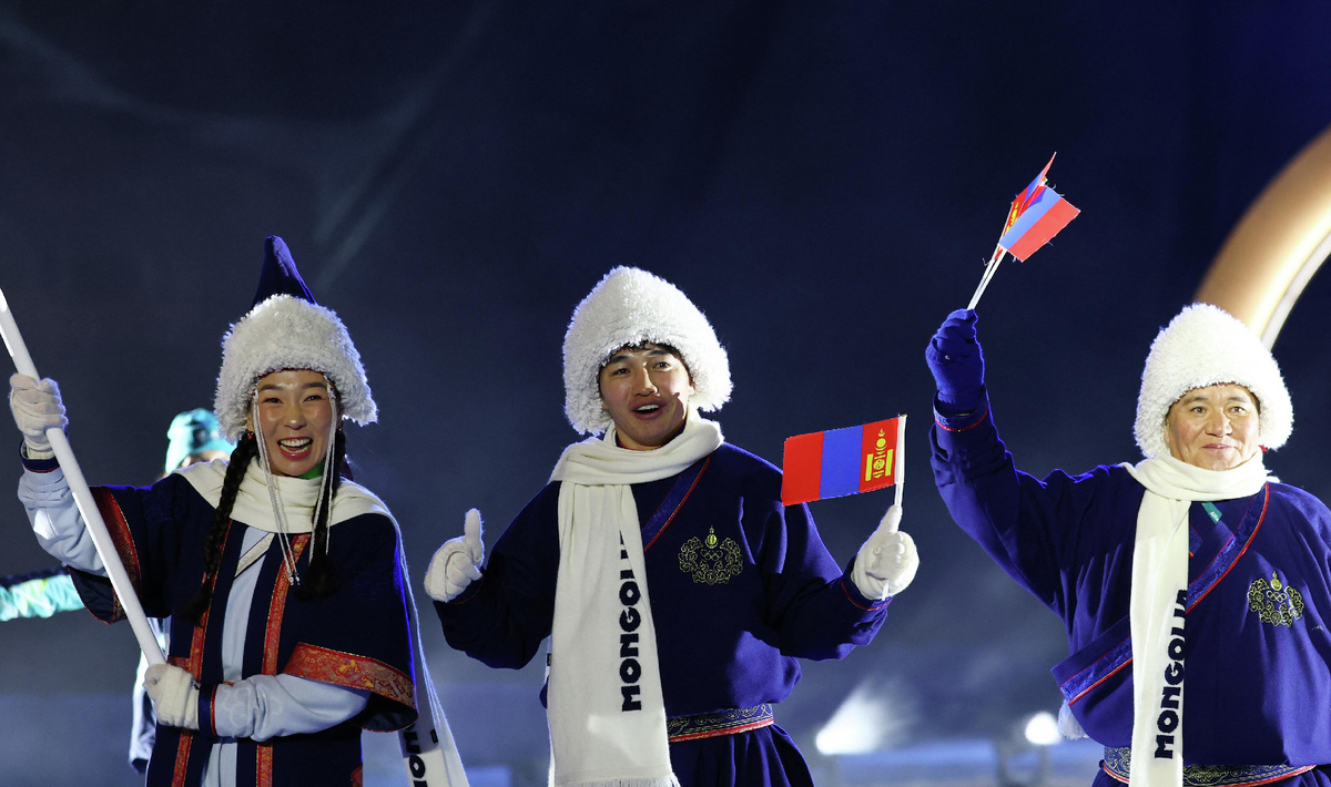 Церемониальная форма Олимпийской сборной Монголии от бренда Goyol Cashmere. При создании коллекции дизайнеры черпали вдохновение в одежде Великой Монгольской империи XIII—XV веков. 