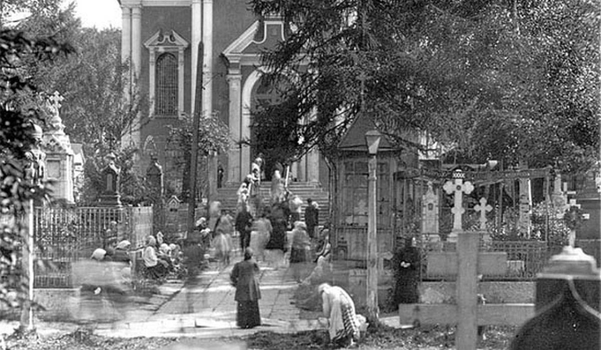     Участок Митрофаньевского кладбища в Санкт-Петербурге на фото 1926 года. Источник: rg.ru Автор фото: wikipedia.org