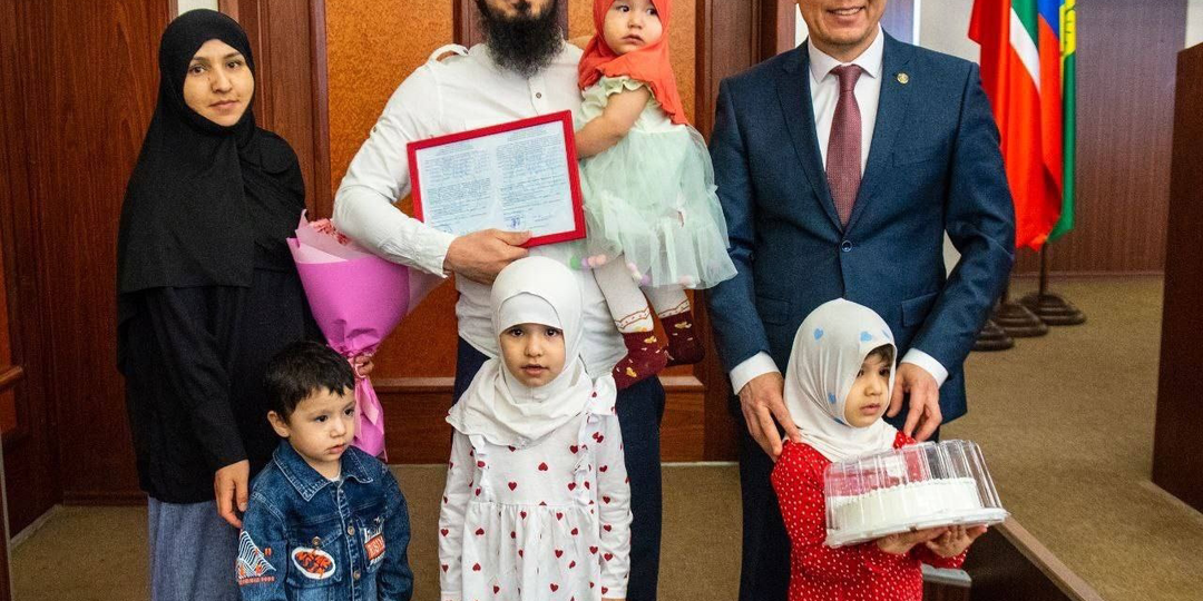 Никакого жилья им, пусть вкалывают , берут ипотеку как мы, умные какие, привыкли к халяве.