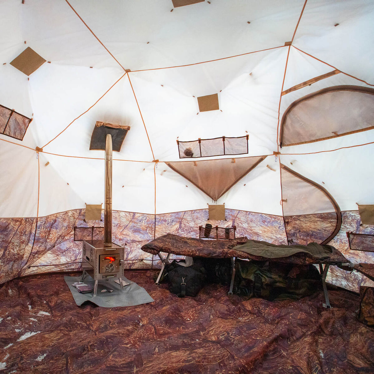 Внутри палатки Октагон от Берега