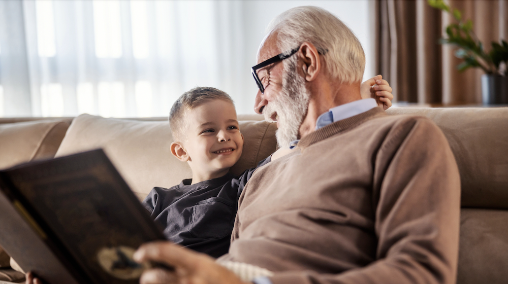 Dusan Petkovic / Shutterstock / FOTODOM📷До конца марта 2025 года размер социальной пенсии составляет 7689 руб. 83 коп.