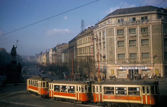 «В Чехословакии нас заставляли праздновать дни рождения Сталина и Ленина». Автобиография Зденека Земана