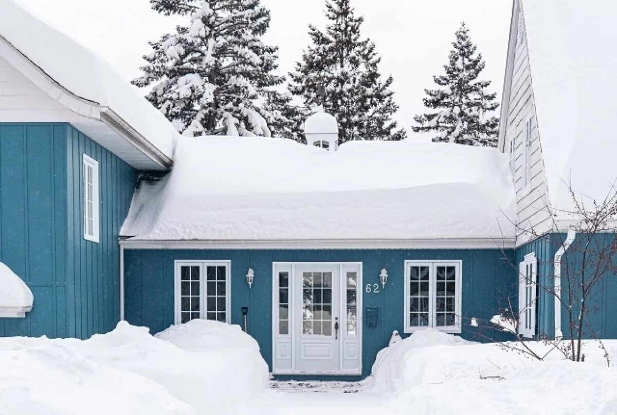    В России выросло число страховых случаев с жильем из-за снегопадов