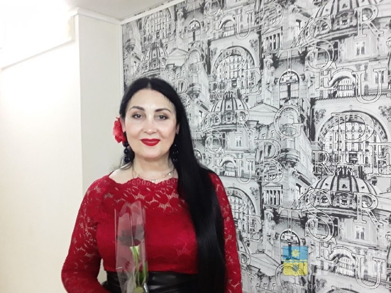 Художественный руководитель вокальной группы "Феникс" Елена Просвирова📷    «Рок – это уже не «Песенная россыпь»: Елена Просвирова — о том, как появился волжский «Phoenix»
