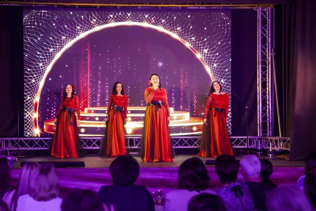 Фото Вероники Грищук📷    «Рок – это уже не «Песенная россыпь»: Елена Просвирова — о том, как появился волжский «Phoenix»
