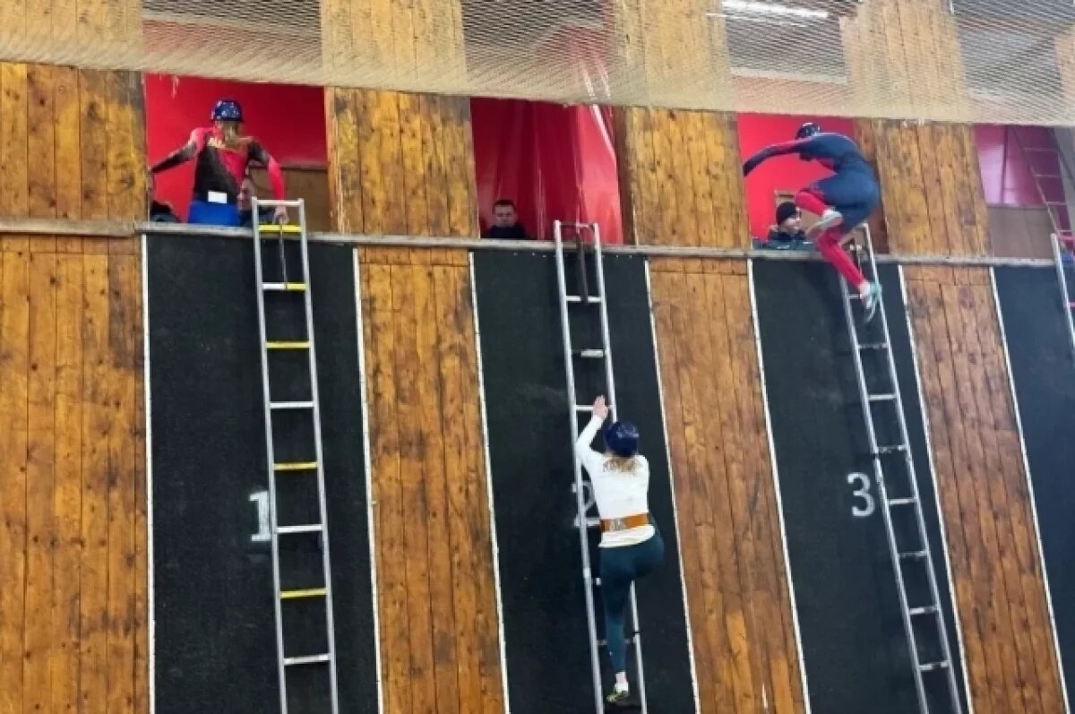    Женщины начали выступать в пожарно-спасательном спорте в 2014 году, в то время как сам спорт существует с 1937 года.