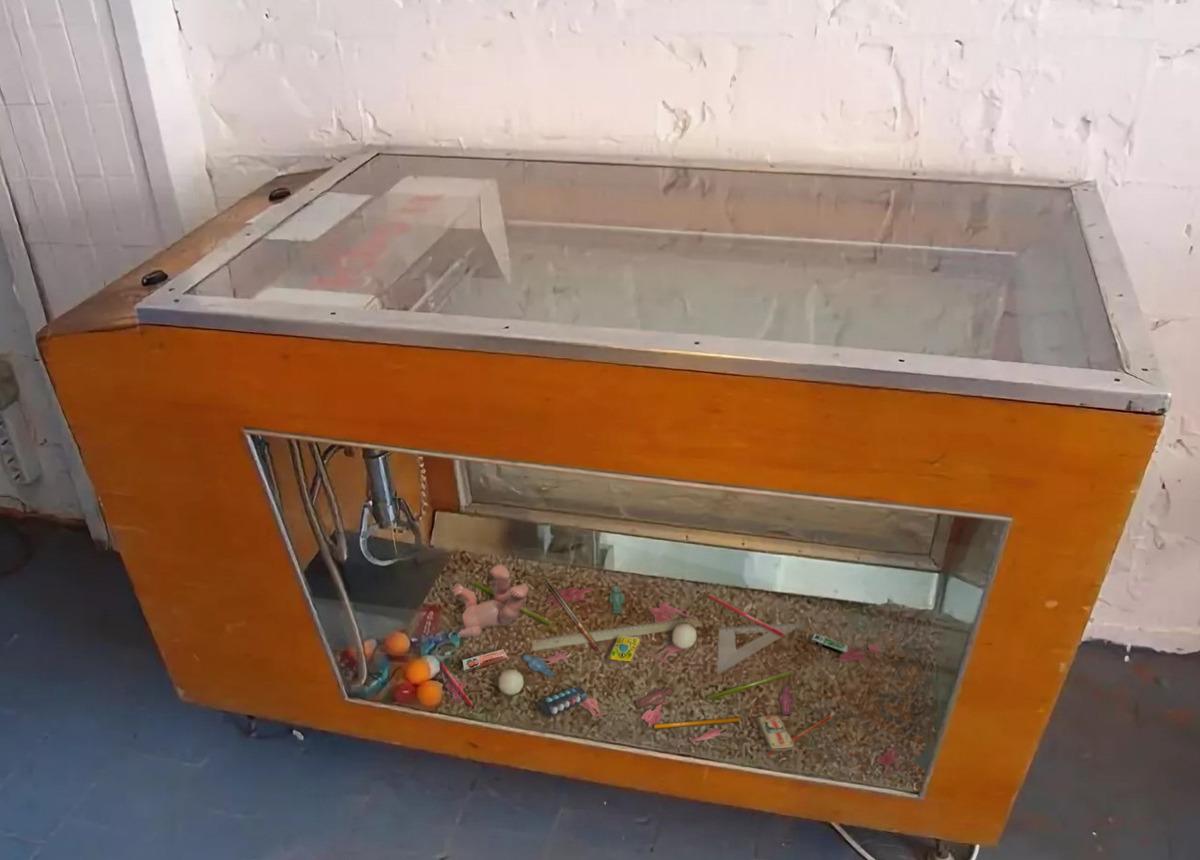 Помните такие советские автоматы? Были редкостью, встречались обычно в кинотеатрах или домах культуры