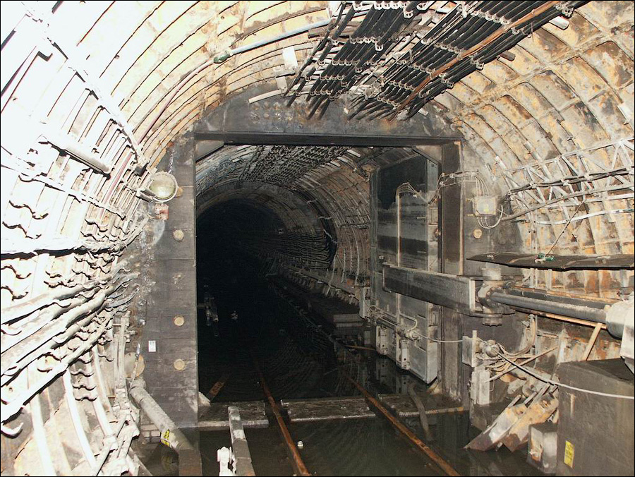 Пример гермодвери (гермозатвор) 