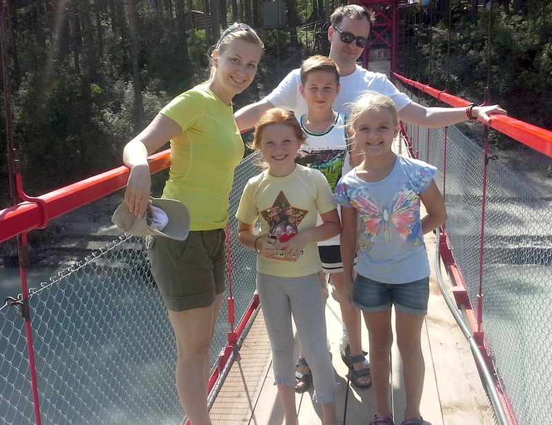 Семья на отдыхе на Алтае.