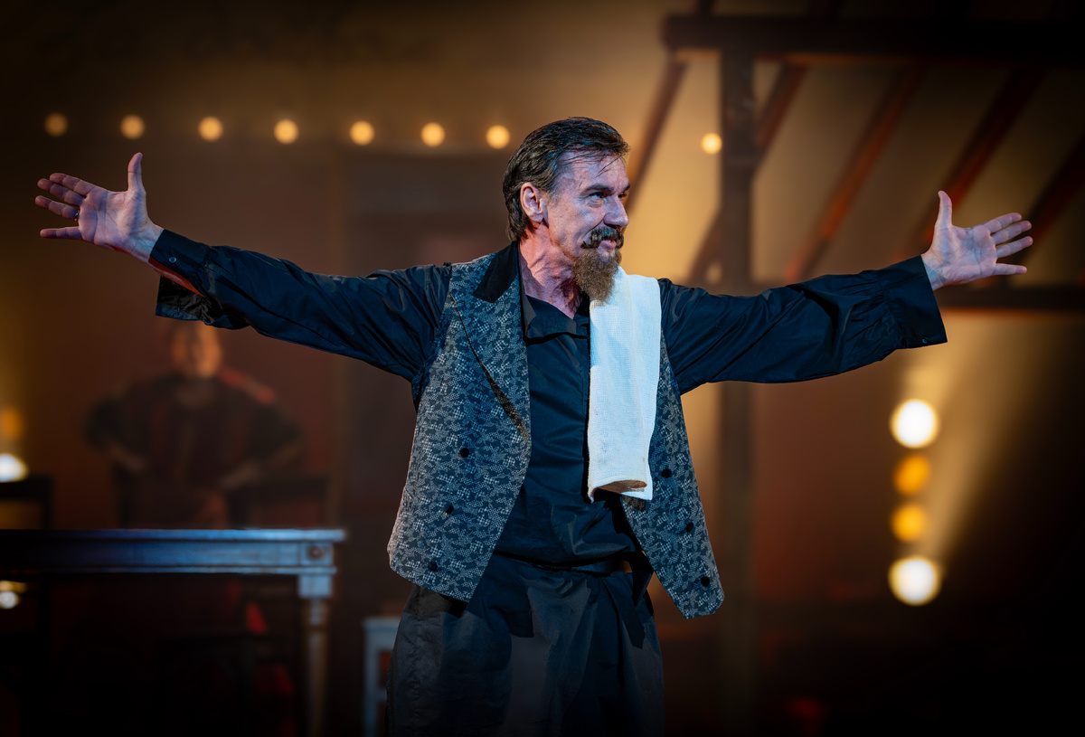 Спектакль "На бойком месте". (Режиссёр - Владимир Герасимов) Фото. Александра Беланова.