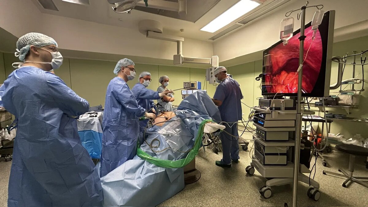 Резекция желудка. Проводит операцию Врач-хирруг, бариатрический хирург Тутолмин Владимир Робертович