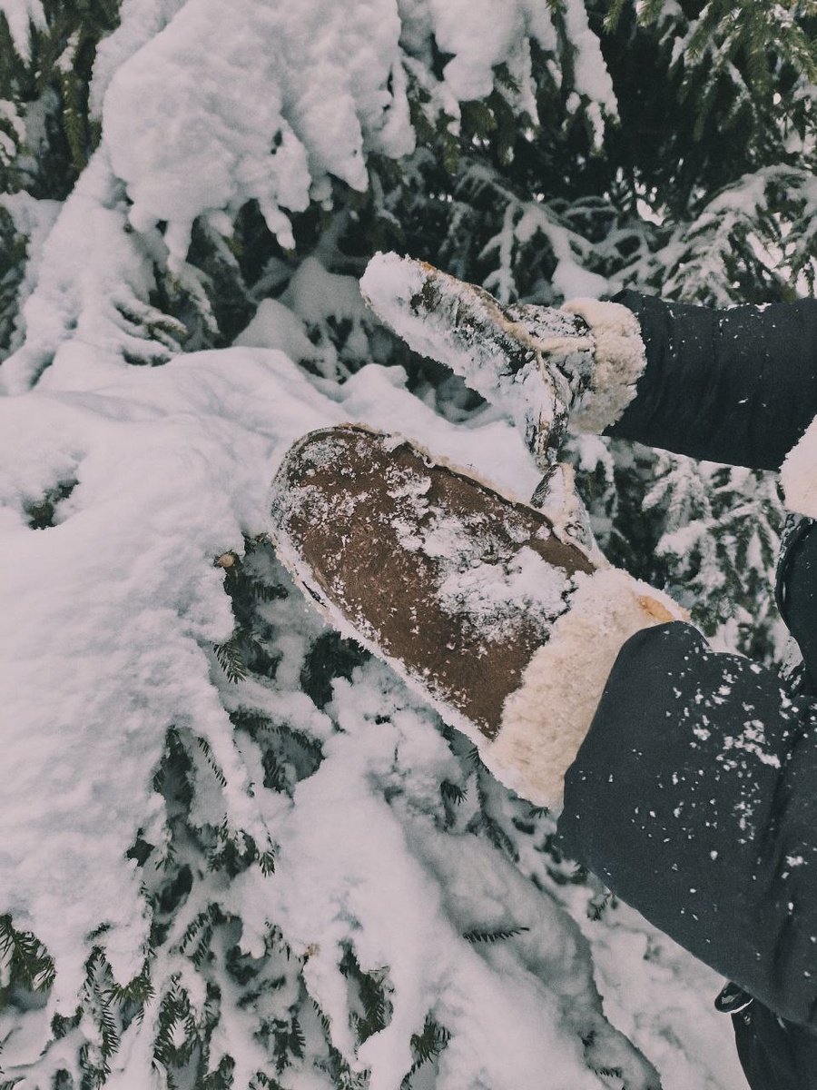 Некоторые фотокарточки с варежками снятые на даче на память