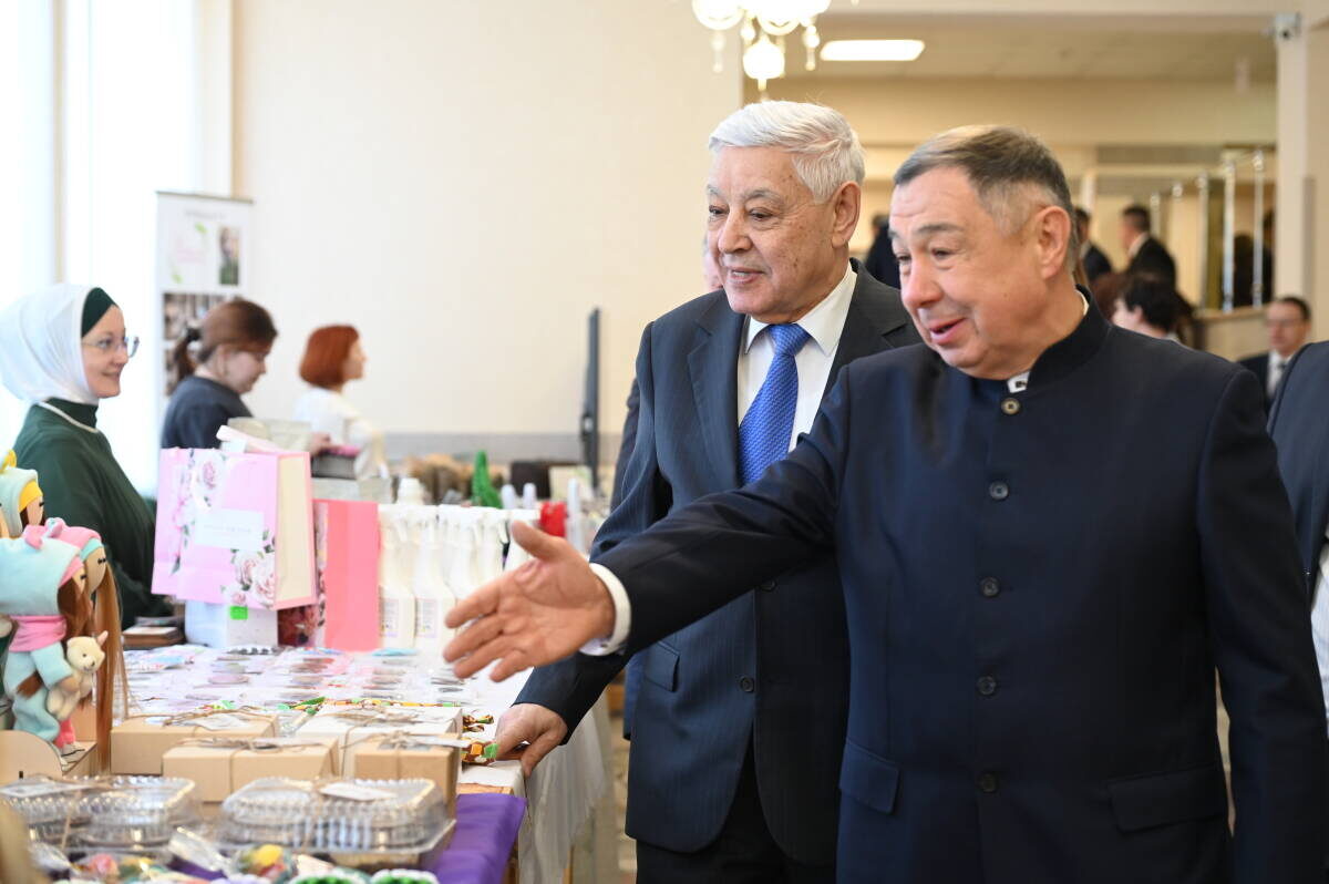 По традиции на первом и втором этажах развернули выставки с продукцией местных производителейФото: gossov.tatarstan.ru