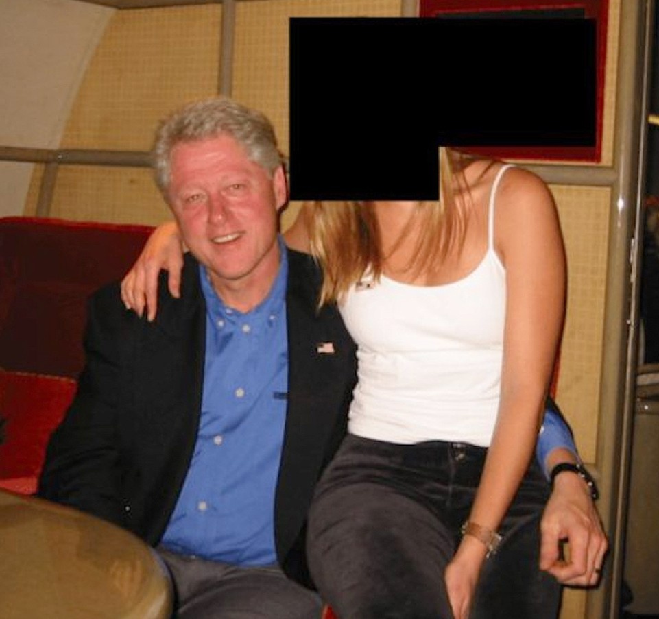    Билл Клинтон на фотографии из "Файлов Эпштейна". Фото: Epstein Estate/House Oversight/Keystone Press Agency/Global Look Press