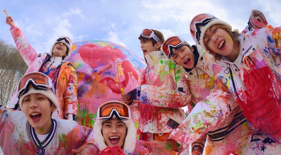     Кадр из клипа «All of You»