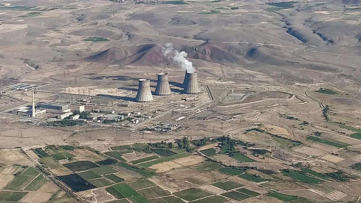   Анатолий Жданов / Коммерсантъ- Вид на Мецаморскую АЭС