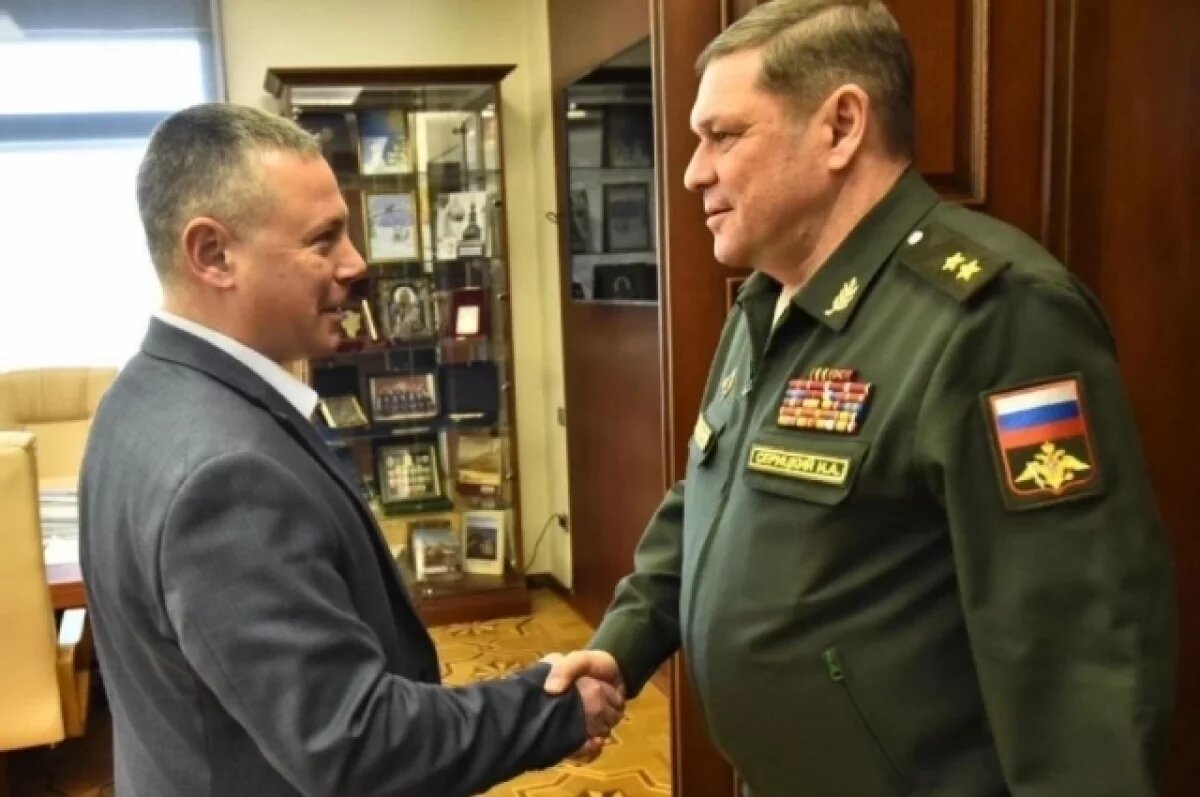    Евраев встретился с врио командующим войсками МВО
