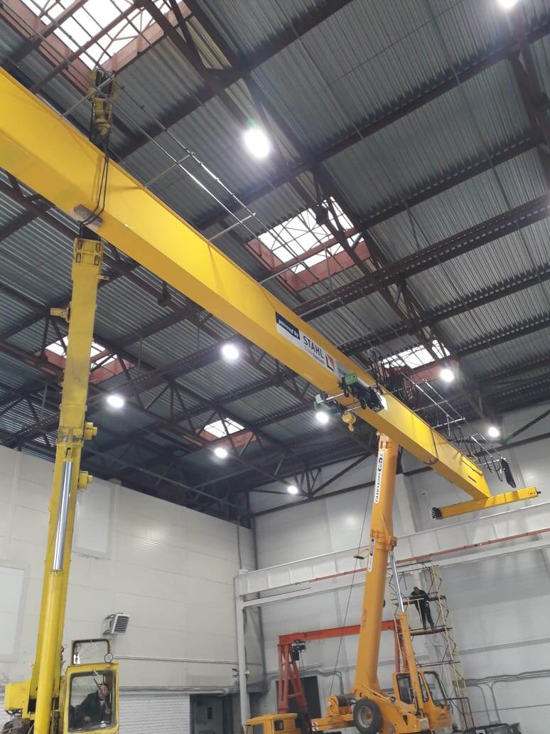 Монтаж мостового опорного крана фирмы КранШталь г/п 10 тонн пролетом 26,62 м.