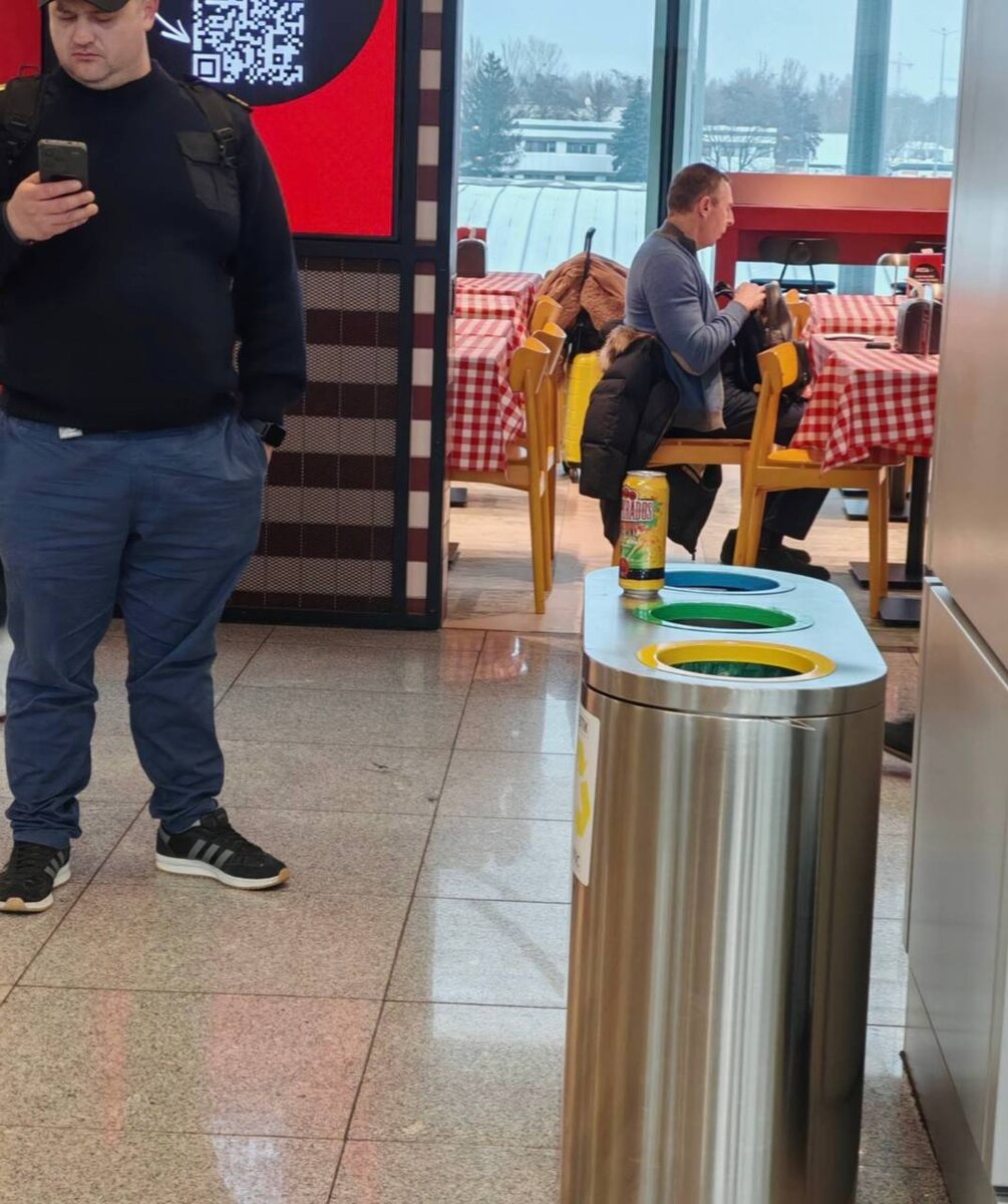    Шефир в аэропорту Варшавы