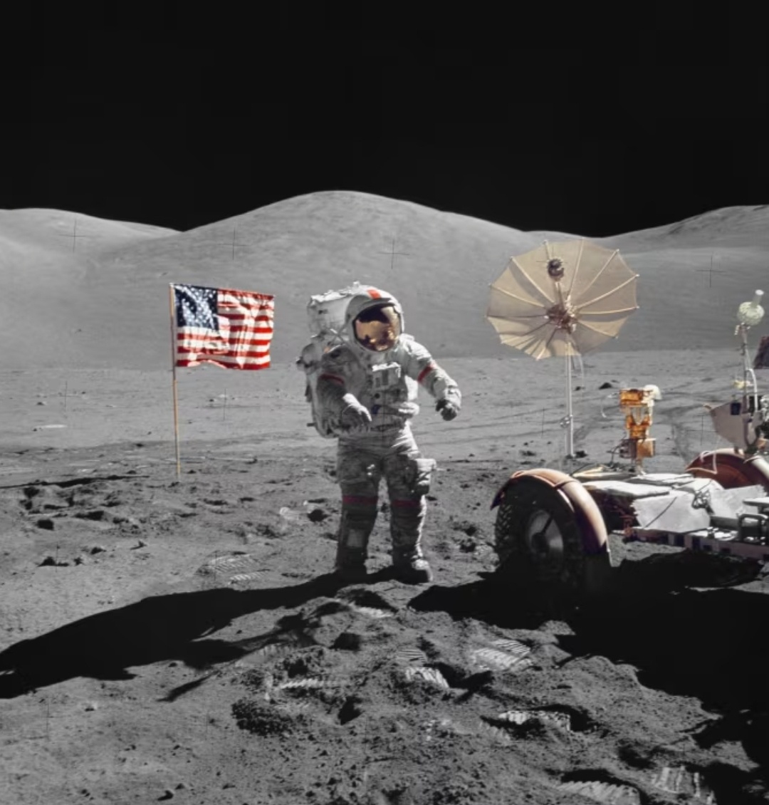 Командир Джин Сернан, последний человек, ступивший на Луну, во время последней лунной миссии НАСА «Аполлон» в декабре 1972 года. НАСА